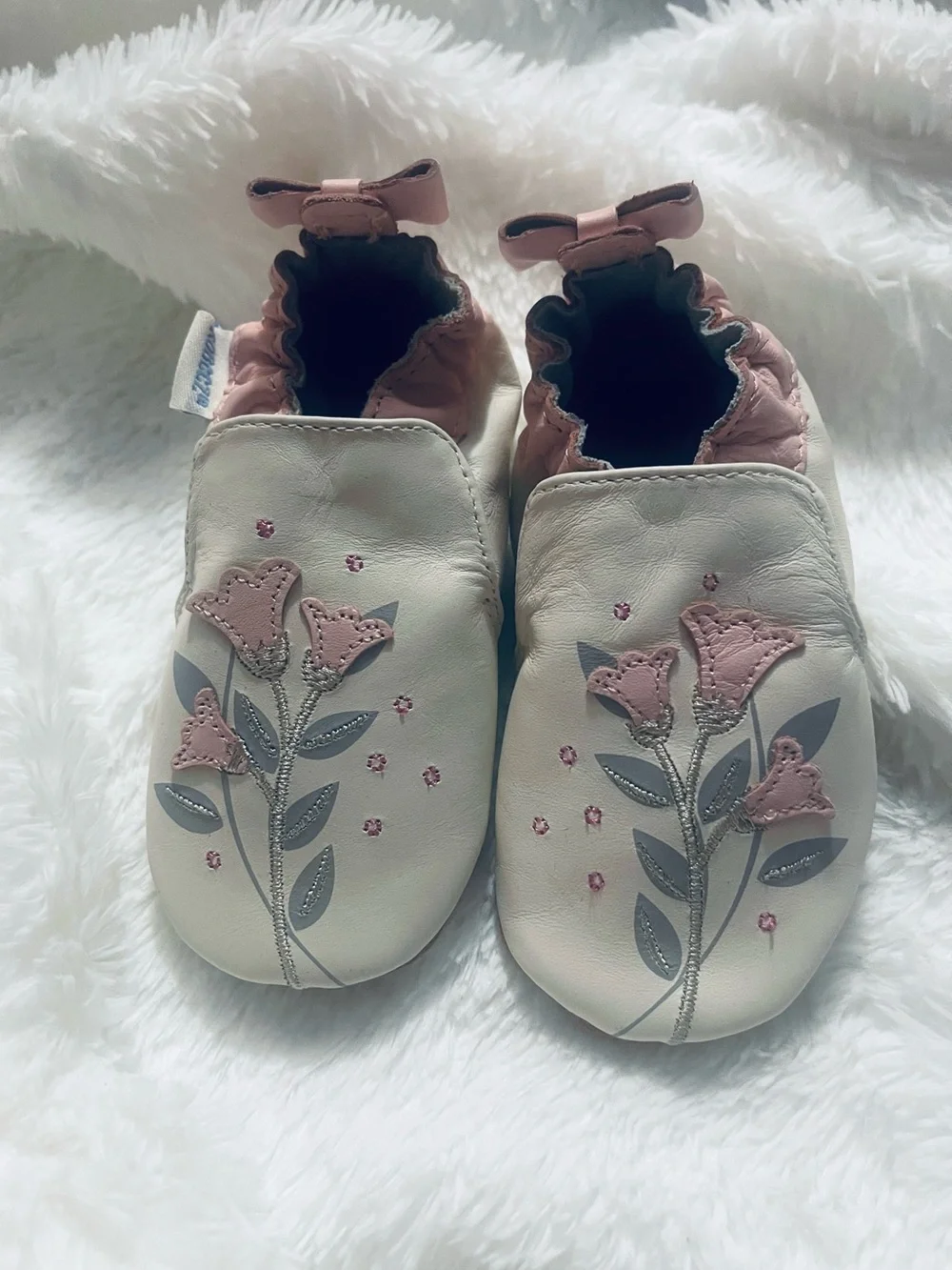 Robeez Cream Leather Floral Appliqué Baby Slip-On Shoes